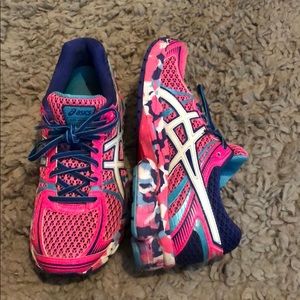 Women’s ASICS tennis shoes